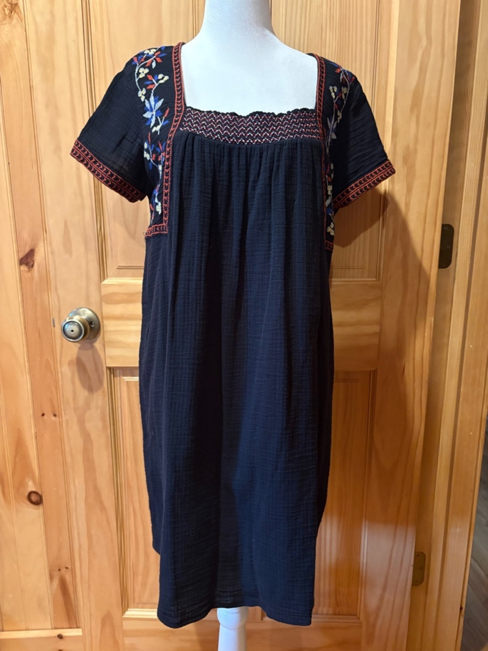 Old Navy Embroidered Square Neck Dress, Black women’s M